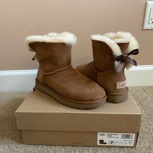 Ugg Mini Bailey Bow Boots size 7 chestnut brown